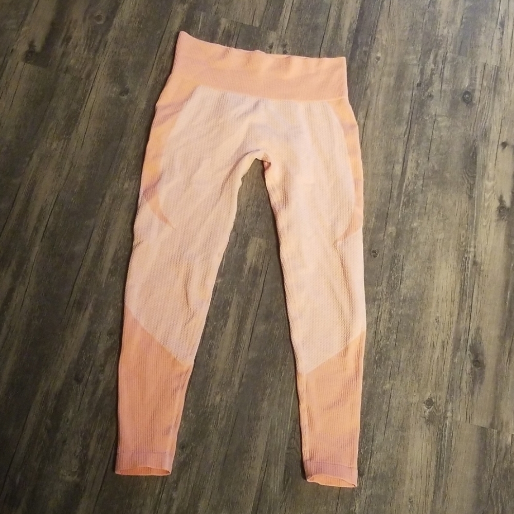 Coral booty contouring leggings